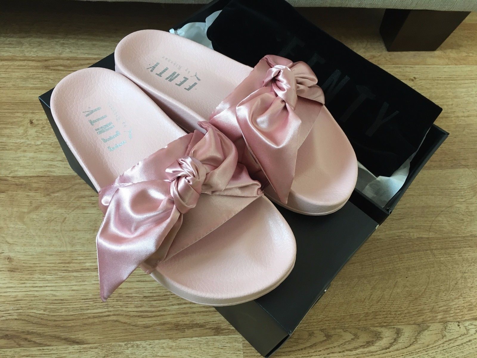 PUMA X RIHANNA LEADCAT FENTY BOW SLIDE PINK