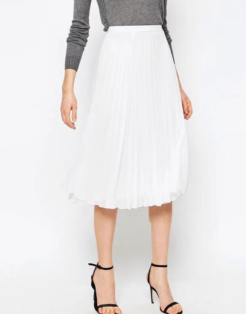 How to Find The Perfect White Pleated Skirt The Streets Fashion and