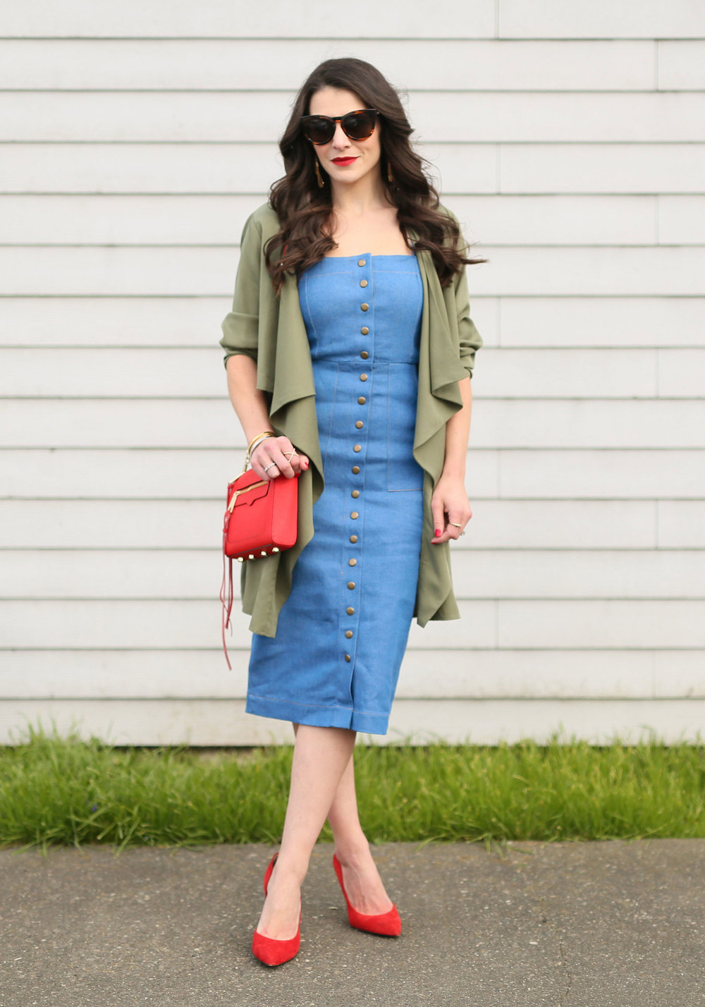 how ot wear a denim midi dress
