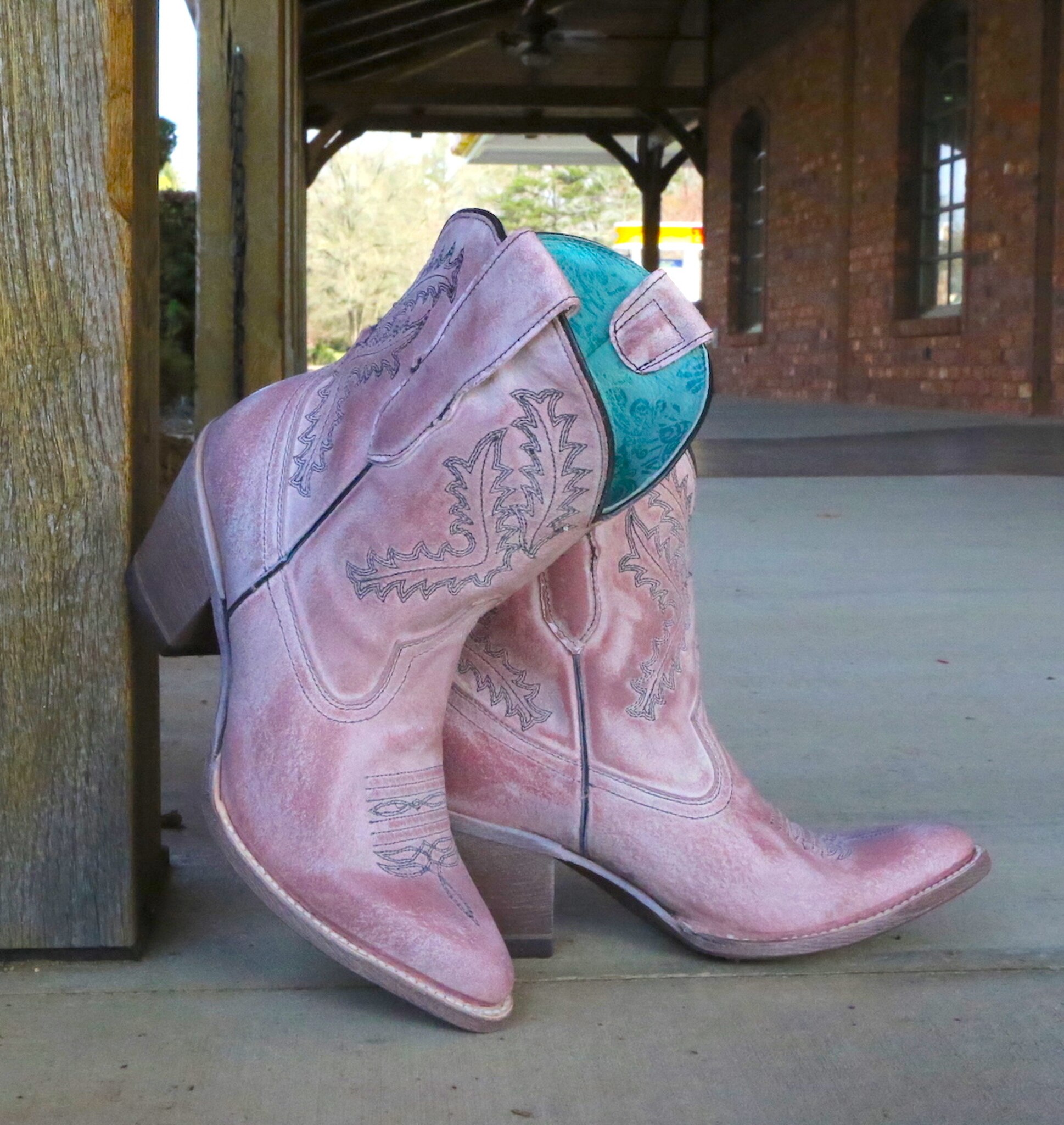 Embroidered pink Boots