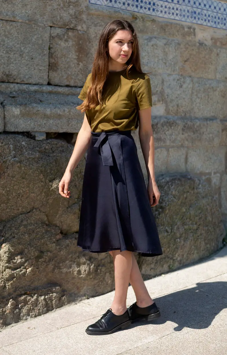 DARK blue SILK wrap skirt/One size/Natural fabric/Slow-fashion/Eco-friendly/Midi length/Quality silk skirt for everyday/Party skirt
