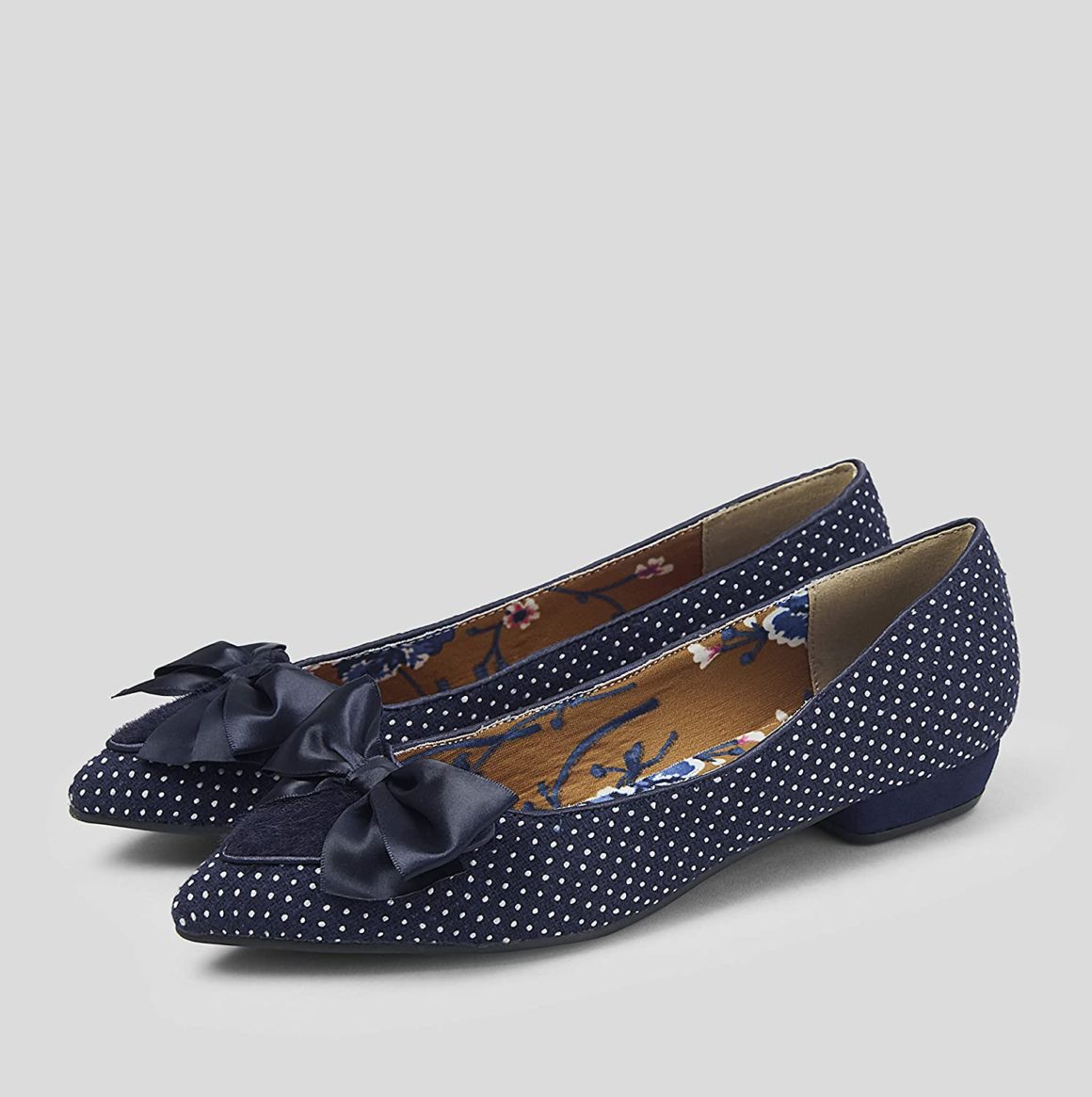 bow front flat shoes