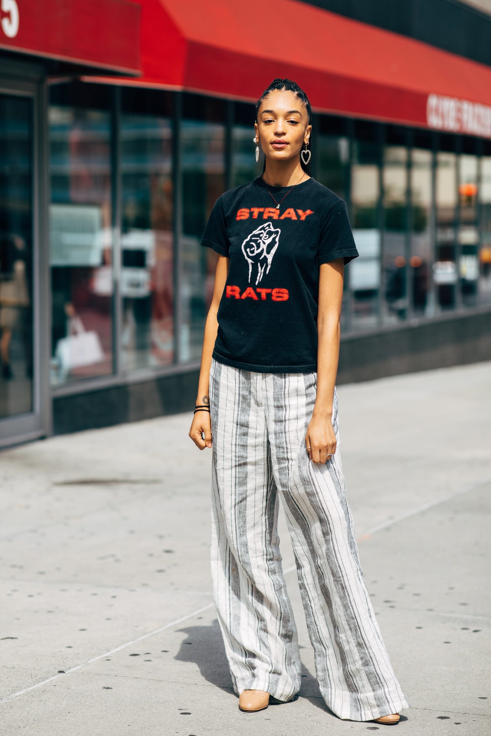 Women Patterned pants with graphic t-shirt